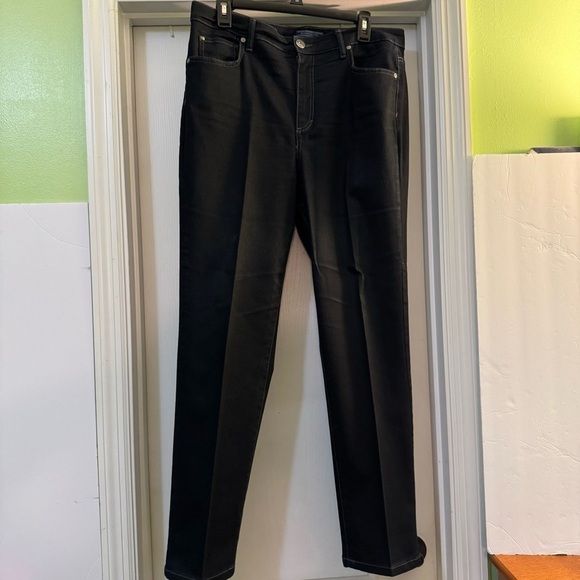 Bandolino Denim - Bandolino Slightly Tapered Leg Black Jeans
